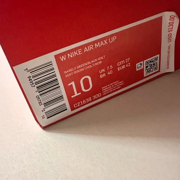 Barely Green/Black-Volt-Sunset Pulse- Size 10 - Picture 3 of 14